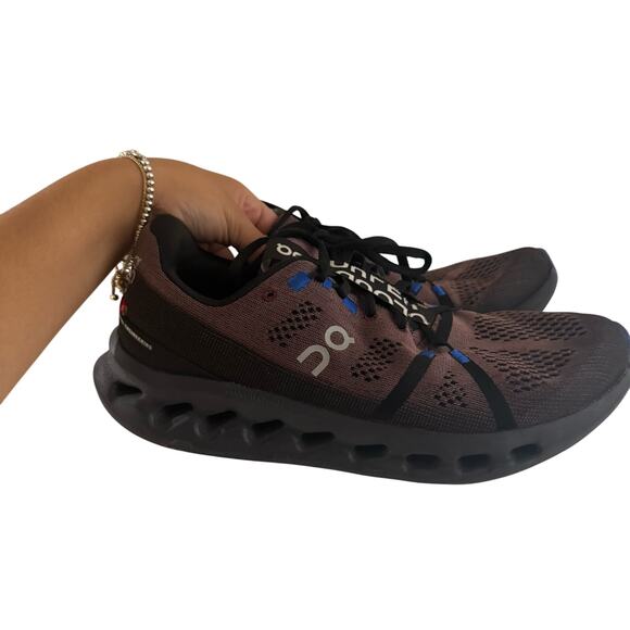 On Cloud Helion Cloudsurfer Women's sneaker in Black/Cobalt sz 9.5 - Picture 1 of 10